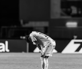 惨败！内马尔社媒晒黑白照：桑托斯不该遭受这样的失利😢