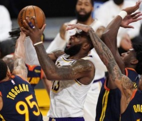 开云网址-詹姆斯：今晚只用出战24分钟 还需要适应无眉打法