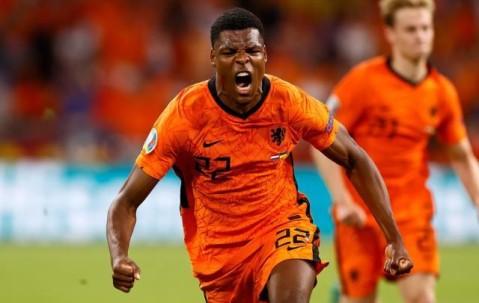 开云官网首页-【人物】一个明星的诞生：邓弗里斯携专属走廊亮相